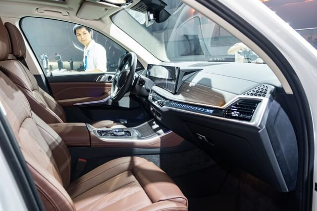 BMW-X5-facelift-ghe-lai