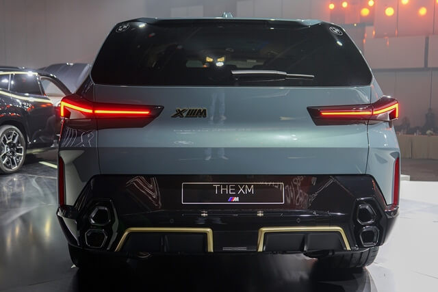BMW-XM-phan-duoi-xe
