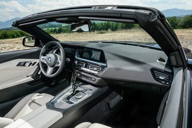 BMW-Z4-2023-noi-that-cabin