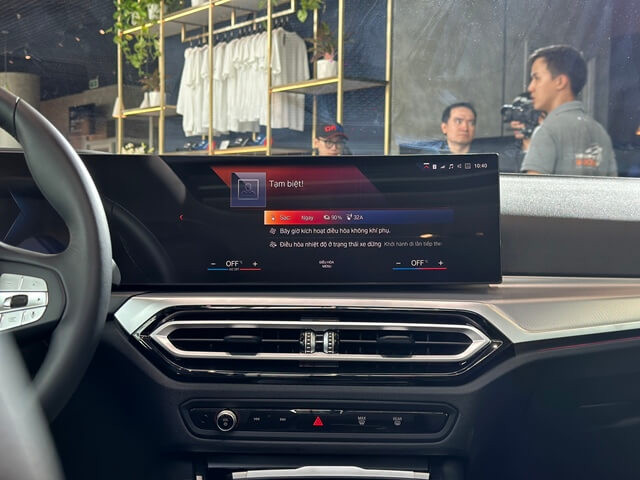 BMW-i4-eDrive-40-man-hinh-giai-tri