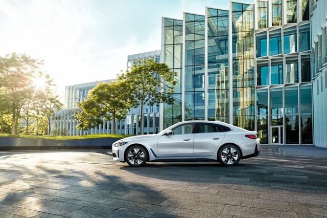 BMW-i4-edrive40-than-xe