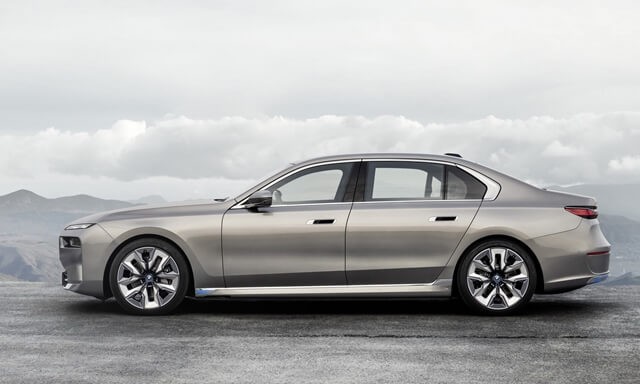 BMW-i7-xDrive60-phan-than-xe