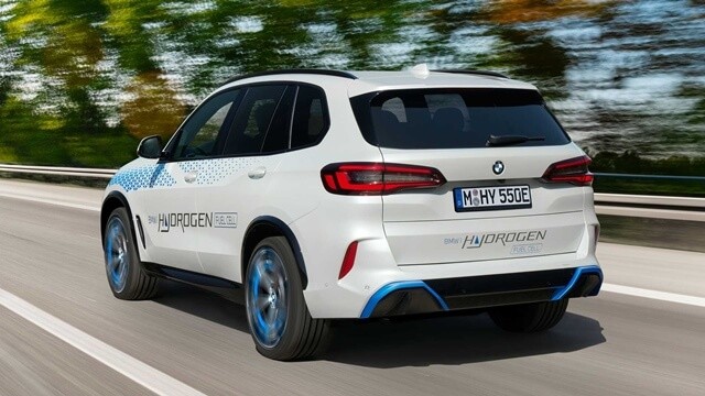 BMW-iX5-Hydrogen-hong-va-duoi-xe