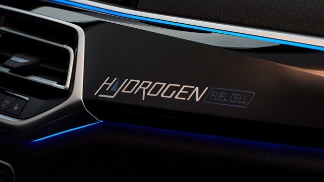 BMW-iX5-Hydrogen-lo-go-tren-tap-lo