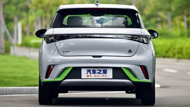 BYD-Dolphin-duoi-xe