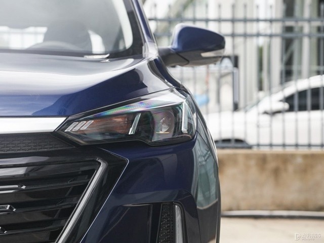 Baic-Beijing-X3-den-pha