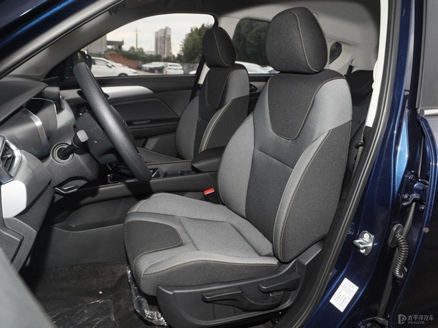 Baic-Beijing-X3-ghe-ngoi-khoang-lai
