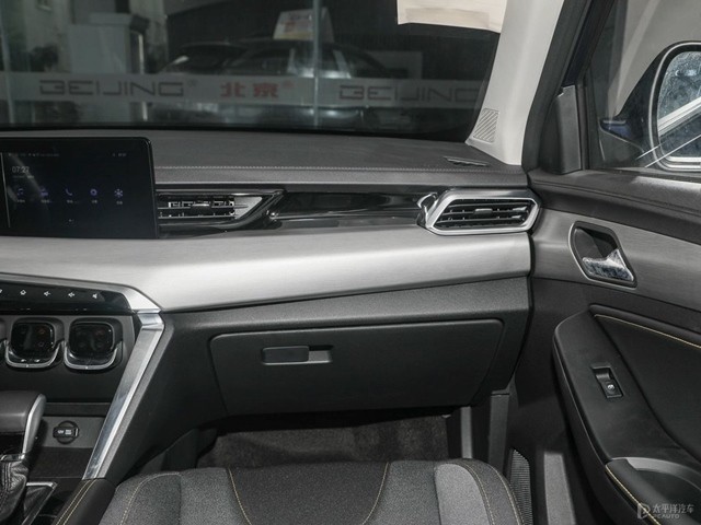 Baic-Beijing-X3-khe-gio