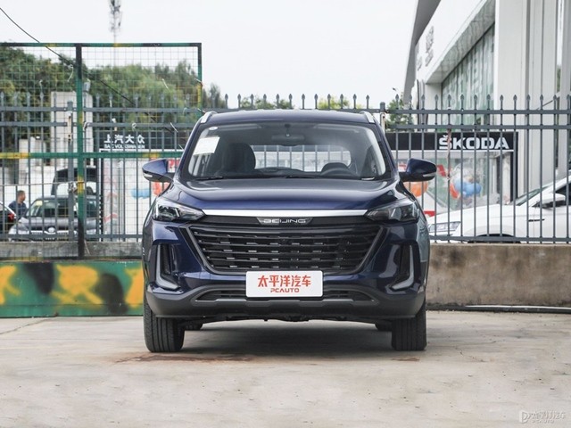 Baic-Beijing-X3-phan-dau-xe