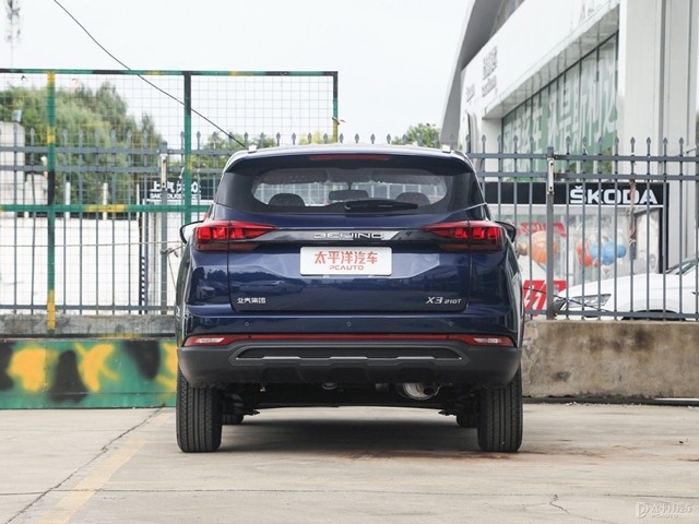 Baic-Beijing-X3-phan-duoi-xe