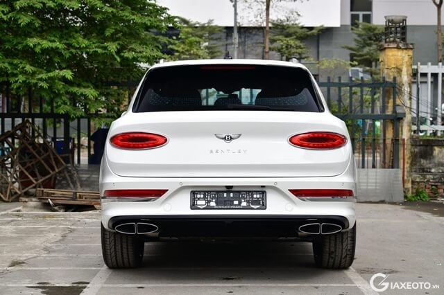 Bentley-Bentayga-2021-duoi-xe