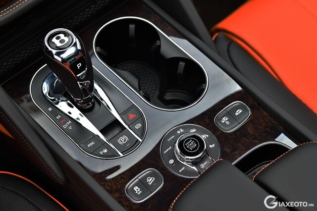 Bentley-Bentayga-2021-trung-tam-dieu-khien