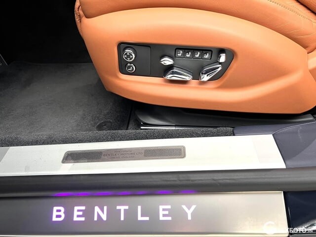 Bentley-Flying-Spur-2021-ghe-chinh-dien