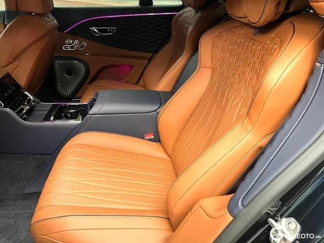 Bentley-Flying-Spur-2021-ghe-khoang-thuong-gia