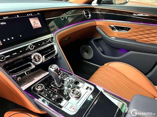 Bentley-Flying-Spur-2021-trung-tam-dieu-khien