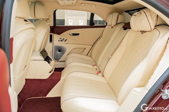 Bentley-Flying-Spur-First-Edition-khoang-hanh-khach