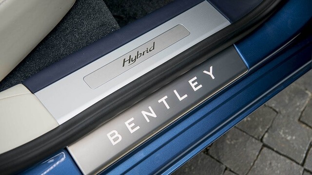 Bentley-Flying-Spur-Hybrid-bac-buoc-chan