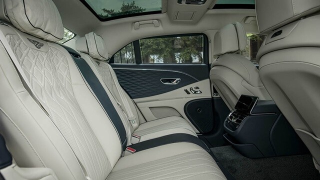 Bentley-Flying-Spur-Hybrid-khoang-hanh-khach