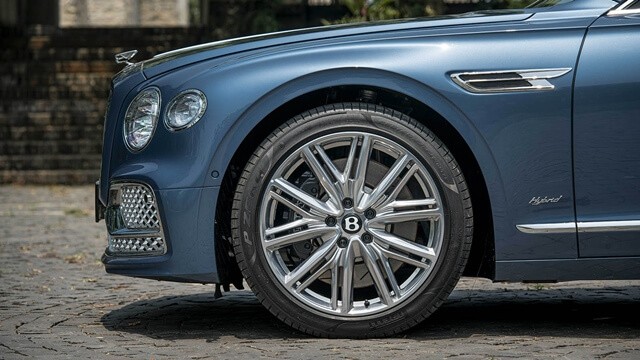 Bentley-Flying-Spur-Hybrid-la-zang