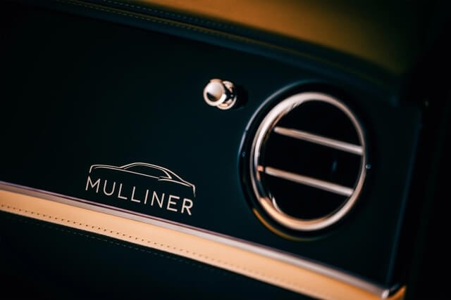 Bentley-Flying-Spur-Mulliner-cua-gio-dieu-hoa