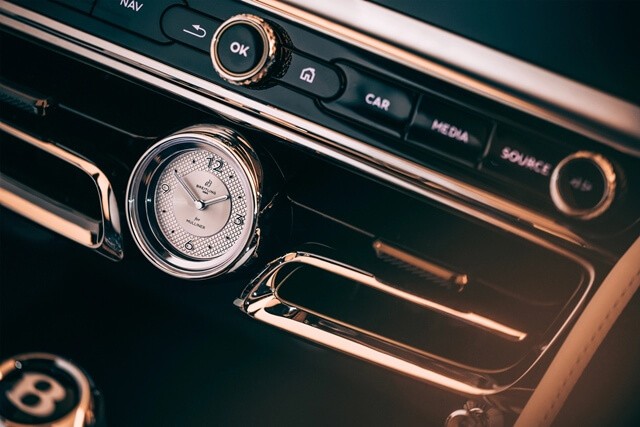 Bentley-Flying-Spur-Mulliner-dong-ho