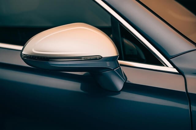 Bentley-flying-spur-mulliner-guong-chieu-hau