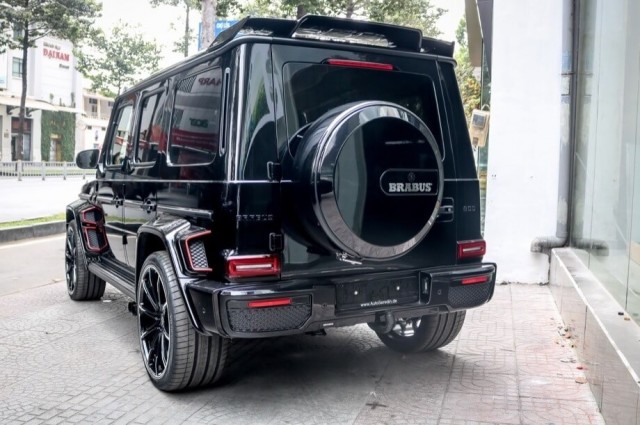 Brabus-G800-hong-va-duoi-xe