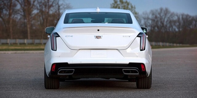 Cadillac-CT4-2021-phan-duoi-xe