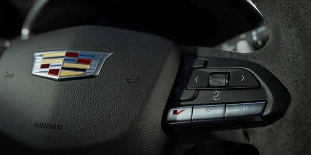 Cadillac-CT5-2021-vo-lang-tich-hop-nut-chuc-nang