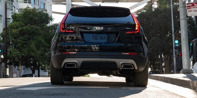 Cadillac-XT4-duoi-xe
