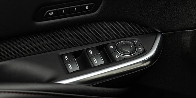 Cadillac-XT4-nut-dieu-khien-canh-cua