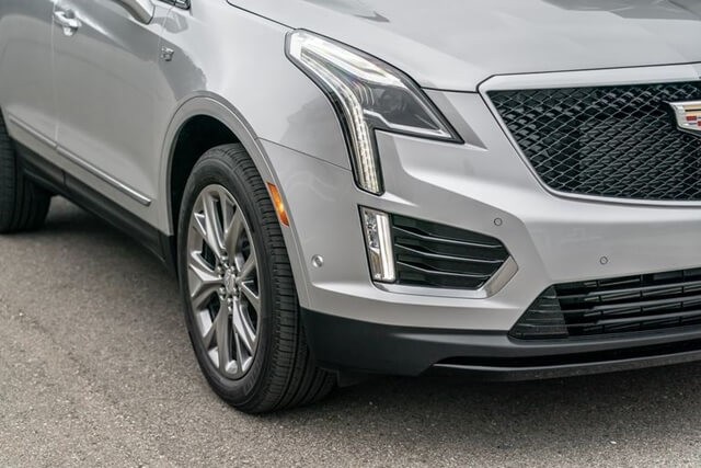Cadillac-XT5-den-pha