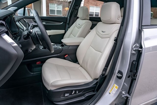 Cadillac-XT5-khong-gian-khoang-lai