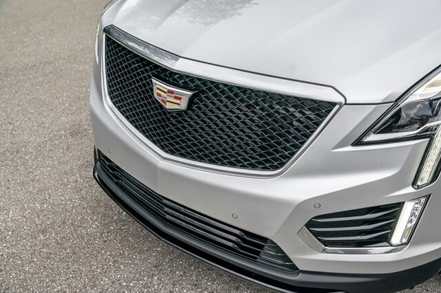 Cadillac-XT5-luoi-tan-nhiet