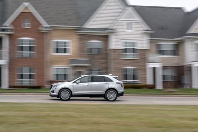 Cadillac-XT5-phan-than-xe