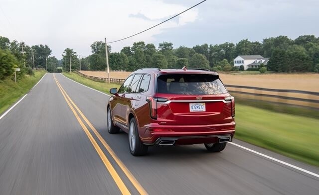 Cadillac-XT6-duoi-xe