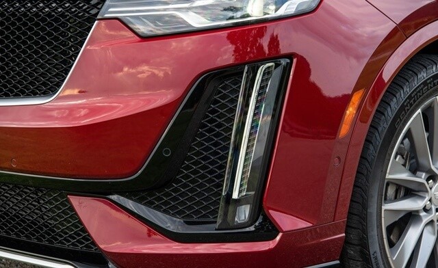 Cadillac-XT6-khe-gio