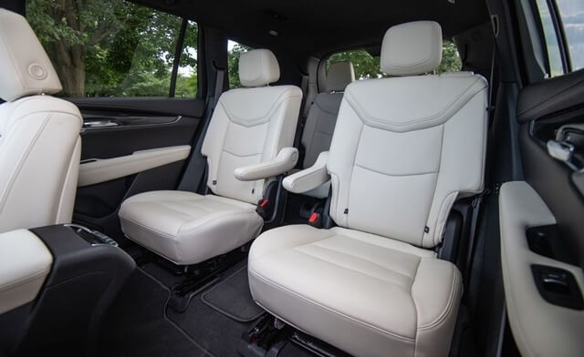 Cadillac-XT6-khoang-hanh-khach