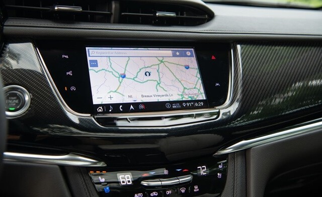 Cadillac-XT6-man-hinh-giai-tri