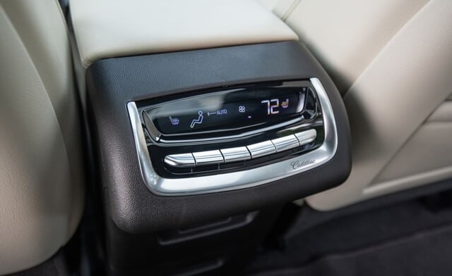 Cadillac-XT6-nut-chinh-dien