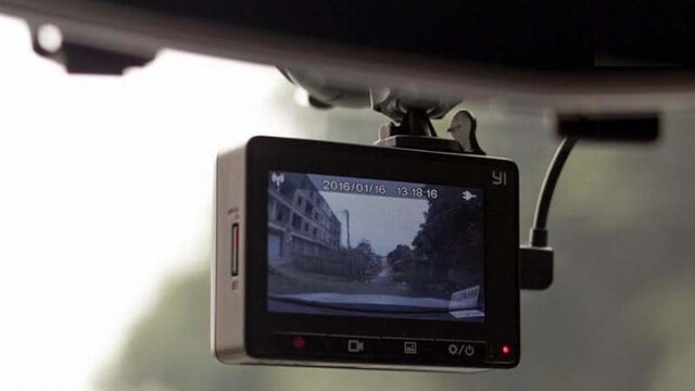 Camera-hanh-trinh-Xiaomi-Yi-Smart-Car-DVR
