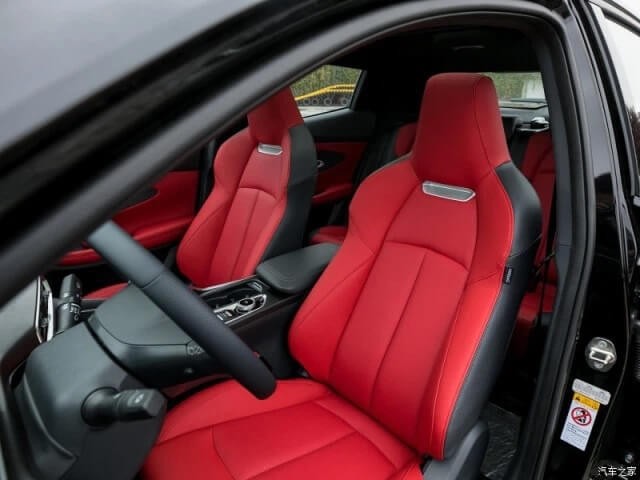 Changan-Uni-T-ghe-ngoi-khoang-lai