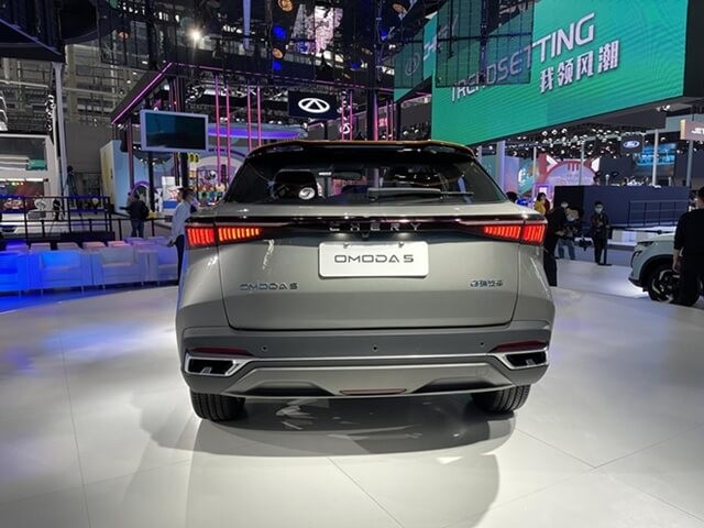 Chery-Omoda-5-duoi-xe