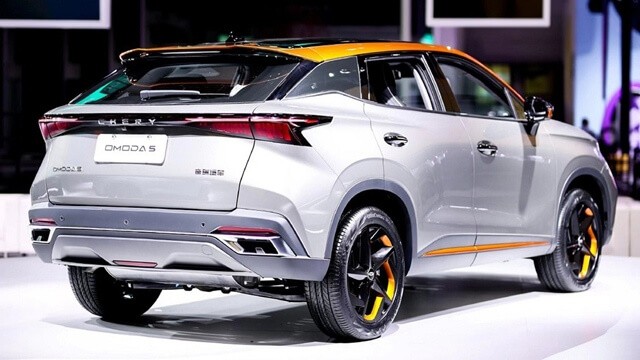 Chery-Omoda-5-hong-xe