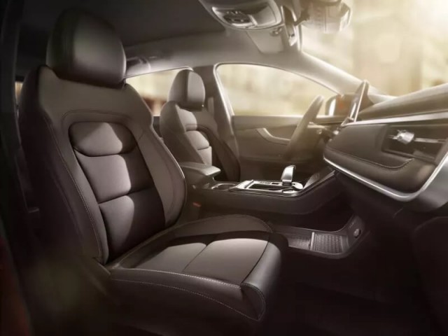 Chery-Tiggo-7-Pro-ghe-ngoi-khoang-lai