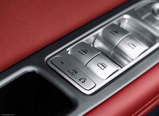 Chery-Tiggo-7-plus-nut-chinh-chuc-nang-tren-canh-cua