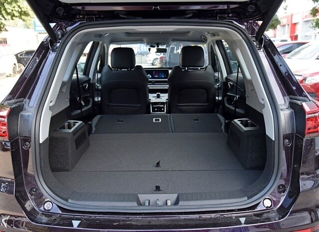 Chery-Tiggo-8-Pro-khoang-hanh-ly-khi-gap-hang-ghe-thu-2