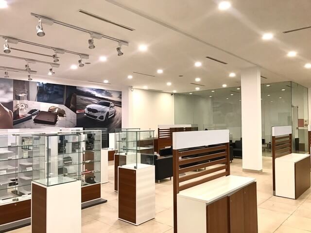 Dai-ly-BMW-Le-Duan-khu-vuc-trung-bay-phu-kien