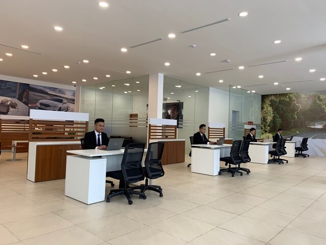 Dai-ly-BMW-Le-Duan-tu-van-ban-hang