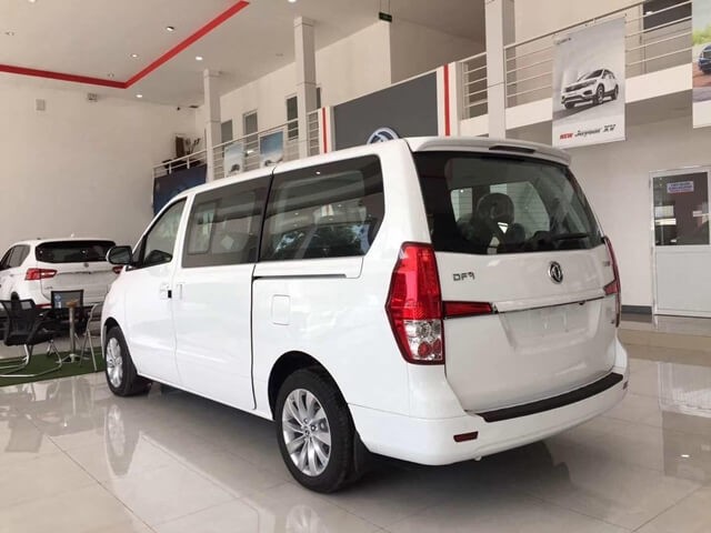 Dongfeng-CM7-hong-va-duoi-xe